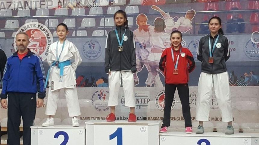 T&uuml;rkiye Karate Şampiyonasında Gaziosmanpaşa R&uuml;zgarı Esti