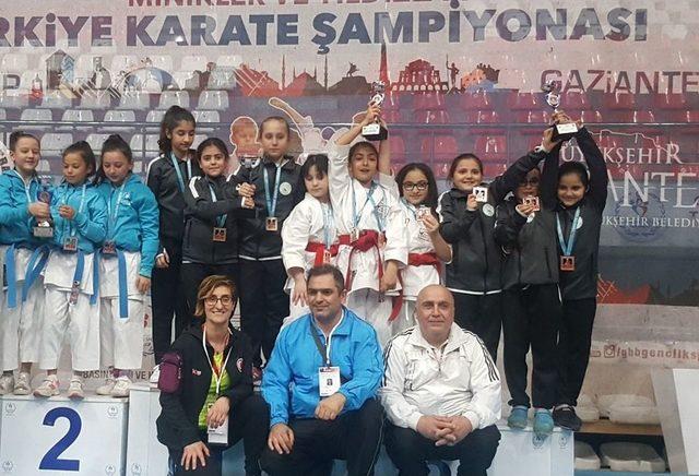 Türkiye Karate Şampiyonasında Gaziosmanpaşa Rüzgarı Esti