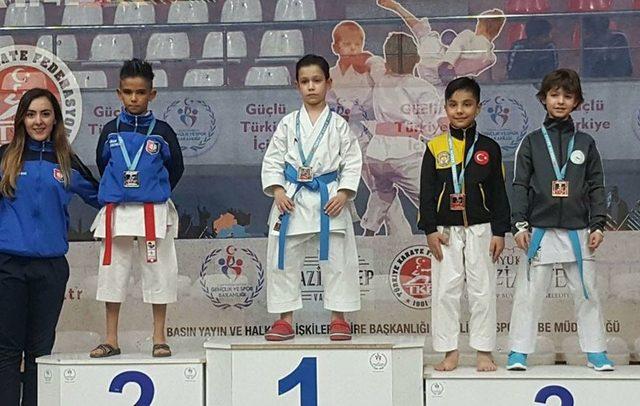 Türkiye Karate Şampiyonasında Gaziosmanpaşa Rüzgarı Esti