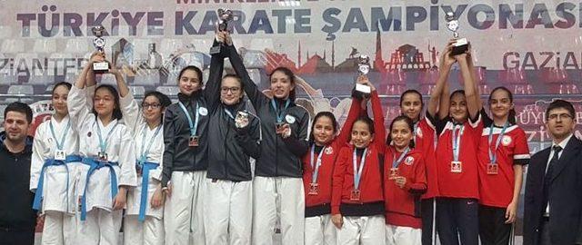 Türkiye Karate Şampiyonasında Gaziosmanpaşa Rüzgarı Esti