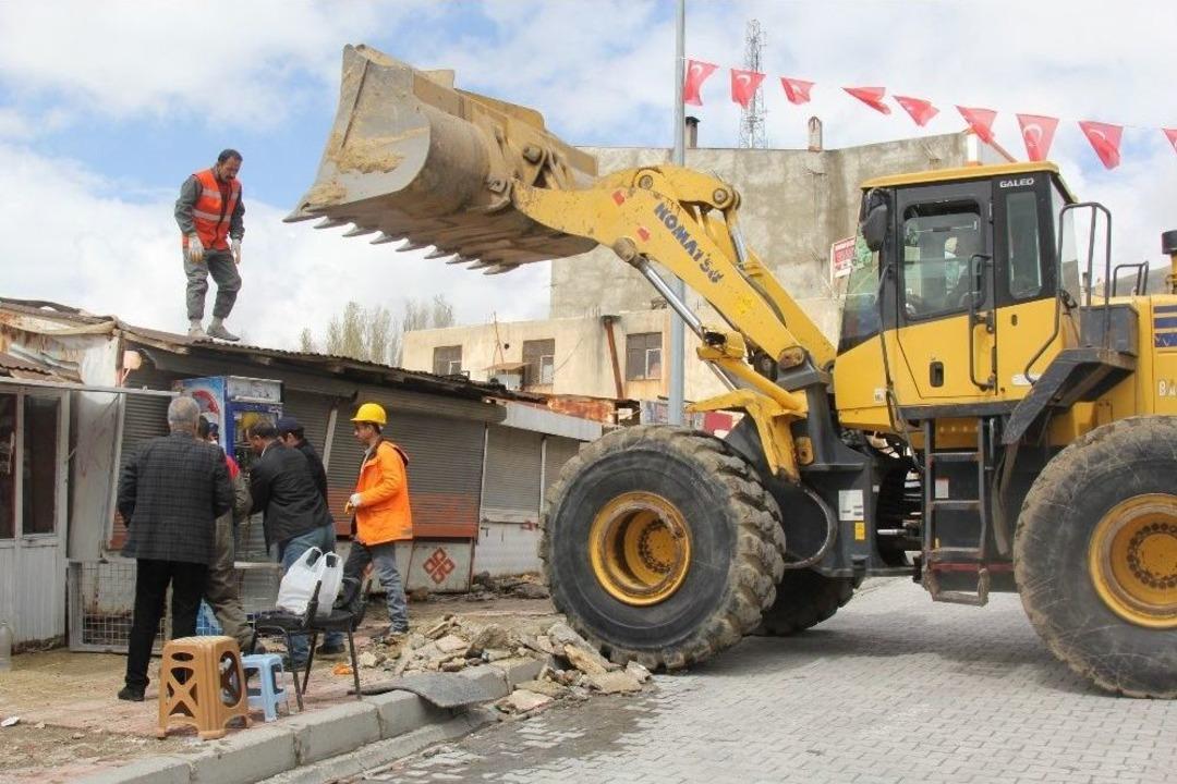 Başkale&rsquo;deki Barakalar Tek Tek Kaldırılıyor
