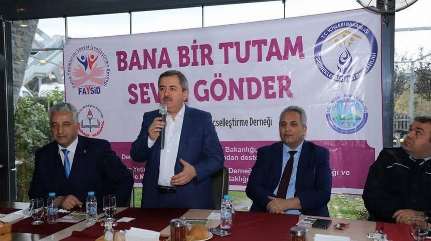 Protokol Ve Yetimler Aynı Sofrada