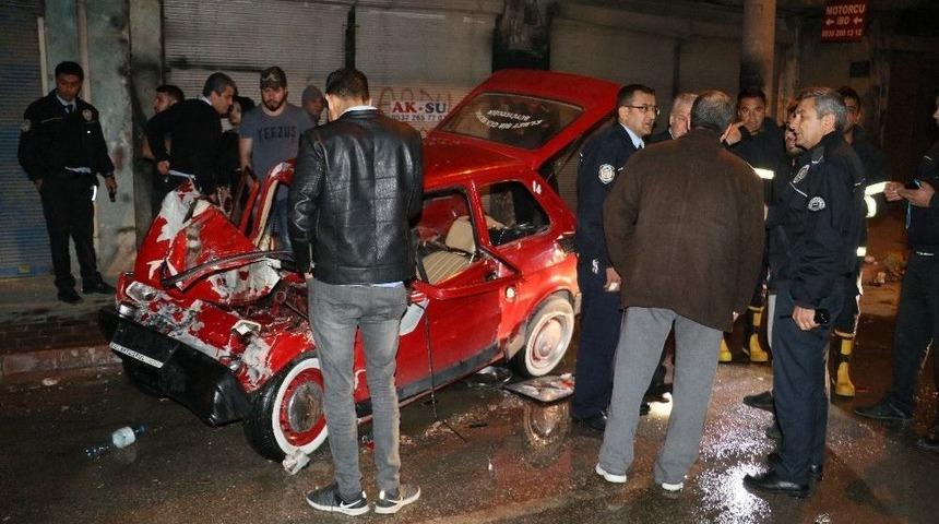 Otomobiliyle Park Halindeki Kamyonet &Ccedil;arpan Kadın S&uuml;r&uuml;c&uuml; Ağır Yaralandı