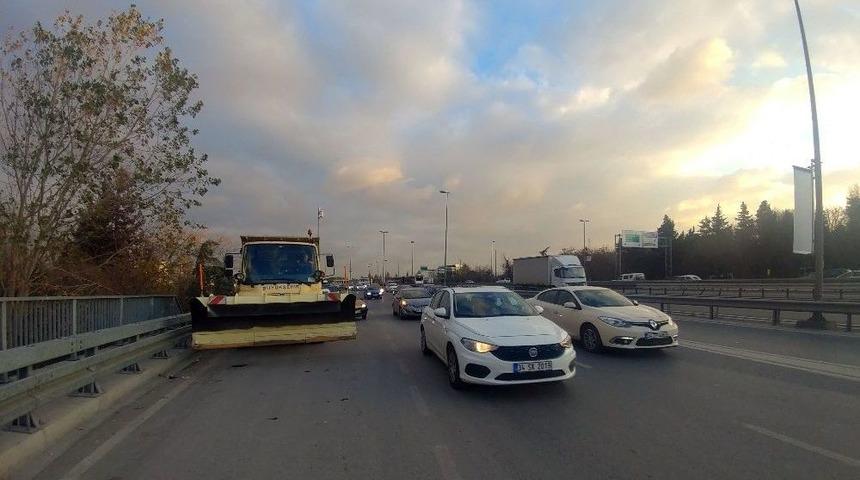Kar Küreme Araçları İstanbul’da Ana Yollara İndi