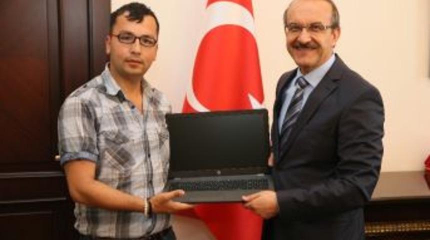 Vali, Engelli Genci Sevindirdi