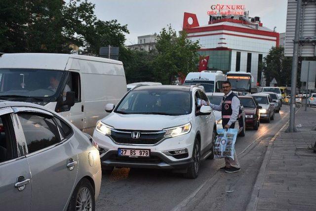 İftara Yetişemeyenlere Kumanya