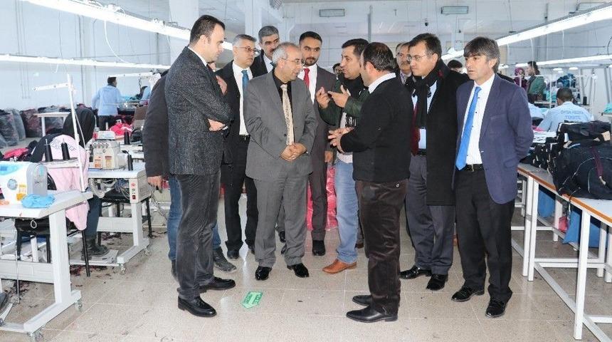 Rekt&ouml;r Battal Ve Senato &Uuml;yelerinden Tekstilkente Ziyaret