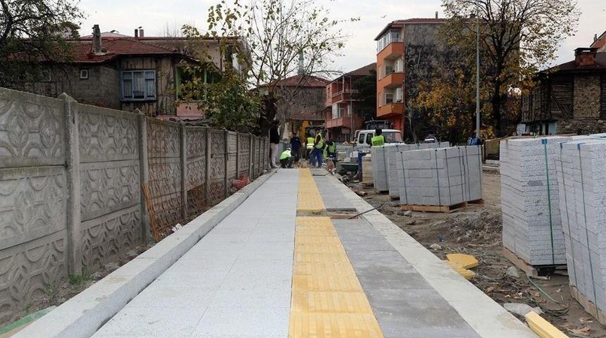 Sapanca&rsquo;da Kaldırımlar G&ouml;rme Engelliler İ&ccedil;in D&uuml;zenleniyor