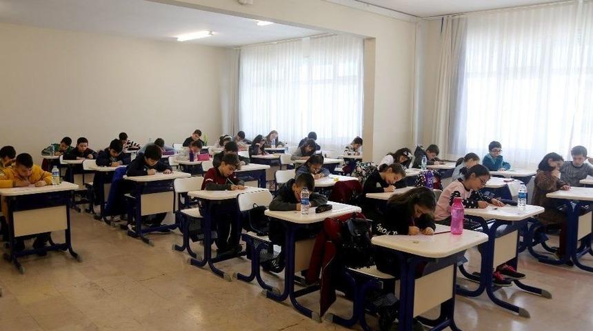 İhlas Koleji&rsquo;nde Bursluluk Sınavı Heyecanı