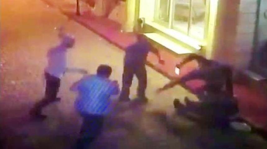 &rsquo;yan Bakma&rsquo; Tartışmasıyla Yaşanan Silahlı Ve Bı&ccedil;aklı Kavga Kamerada