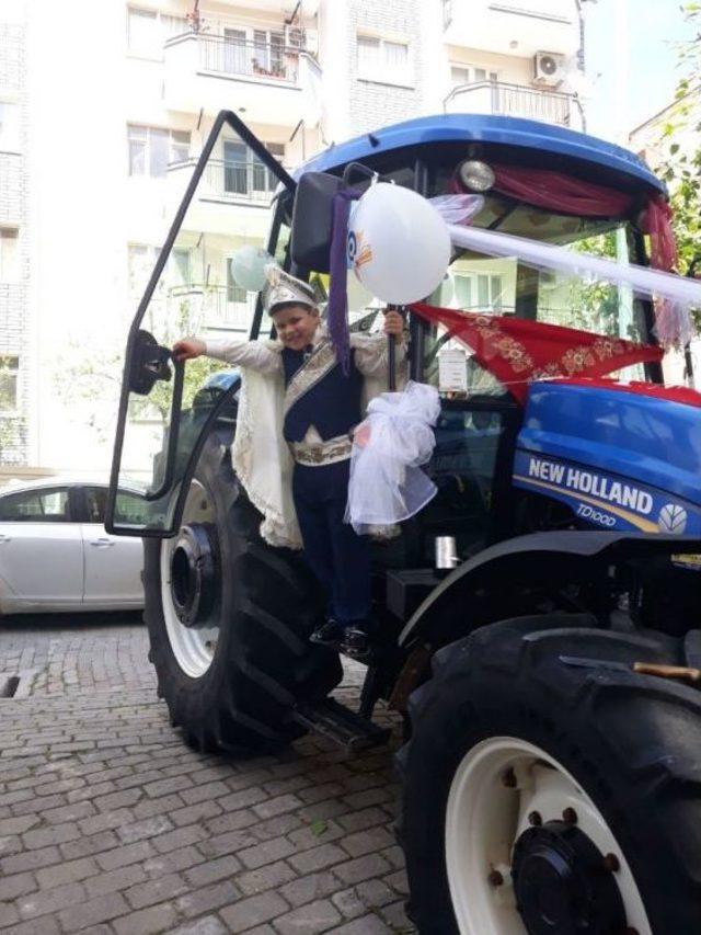 Süslü Traktör Gelmeden Sünnet Olmadı