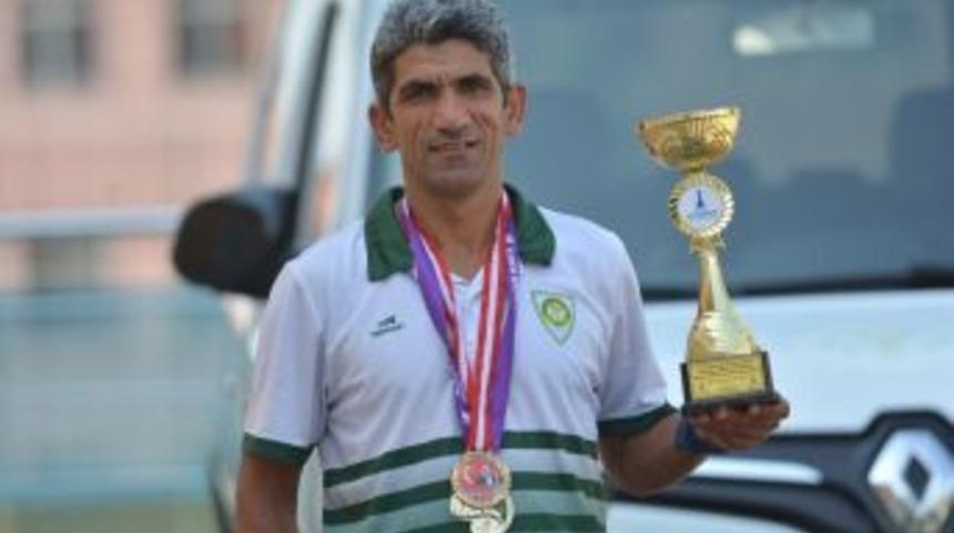 Şampiyon Koşucu Bayram&rsquo;dan 2 G&uuml;nde 2 Madalya