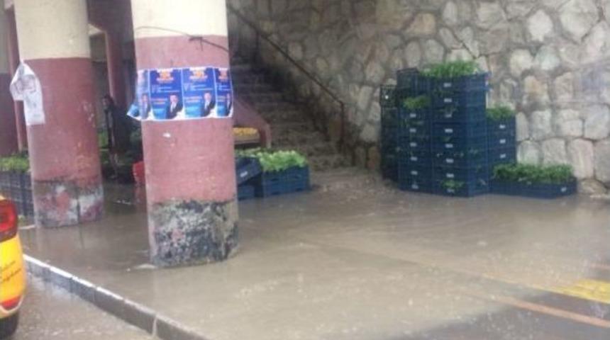 Bayburt&rsquo;ta Sağanak Yağış Etkili Oldu