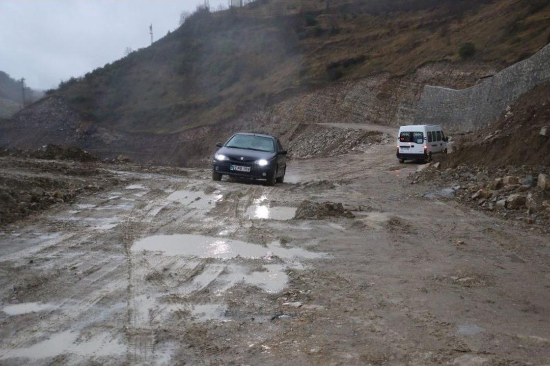 Ereğli-devrek Karayolunda S&uuml;r&uuml;c&uuml;ler İlerlemekte Zorlanıyor
