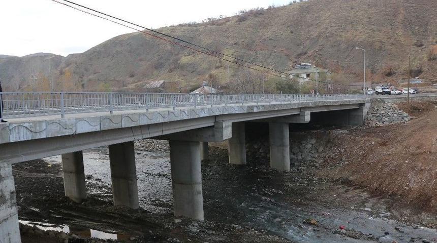 Bing&ouml;l&rsquo;de Selden Yıkılan K&ouml;pr&uuml; Trafiğe A&ccedil;ıldı