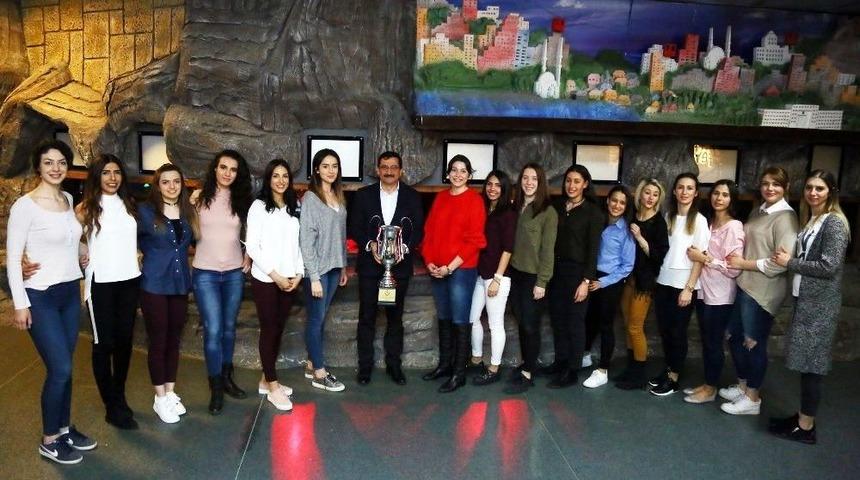 Ke&ccedil;i&ouml;ren Belediyesi Bağlumspor Bayan Voleybol Takımı 1. Lig&rsquo;e Y&uuml;kseldi