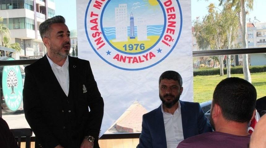 Karataş, Konyaaltı&rsquo;nda İnşaat M&uuml;teahhitleri İle Buluştu