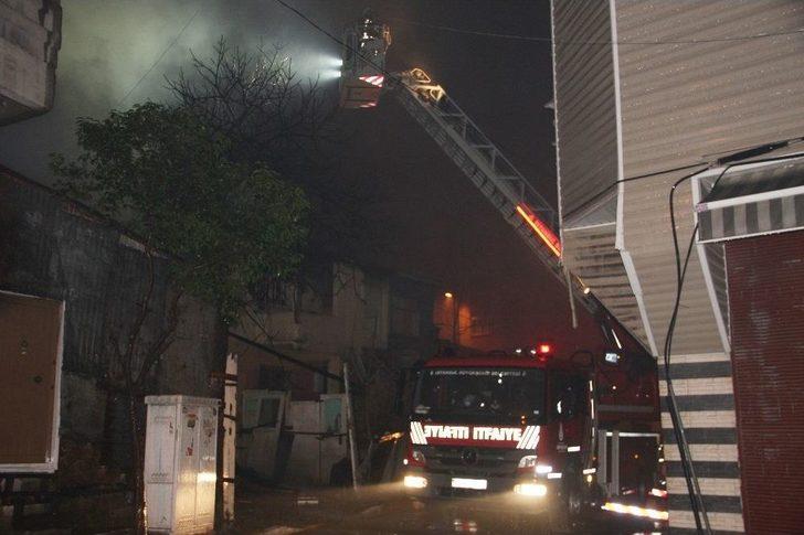 Beyoğlu’nda Bir Gecekondu Alev Alev Yandı G5
