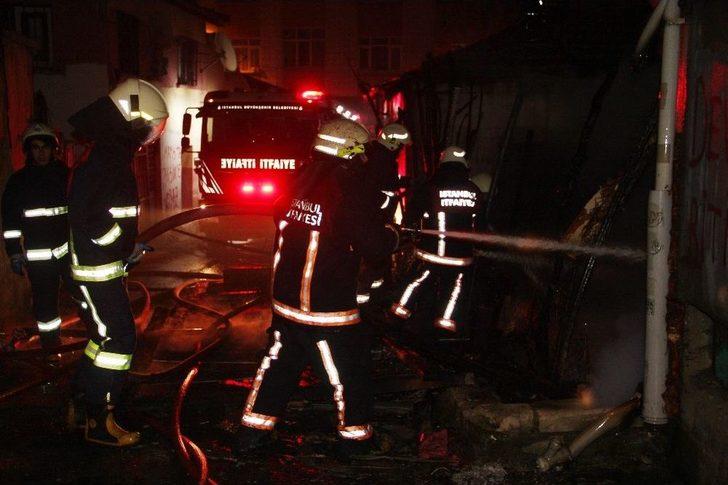 Beyoğlu’nda Bir Gecekondu Alev Alev Yandı G1