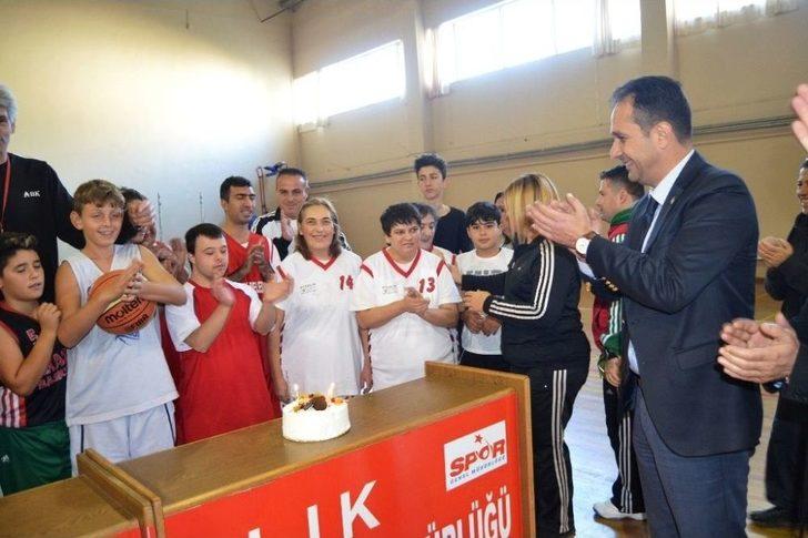Ayvalık’ta Gençlik Merkezi’nden Engelli Sporculara Jest G2