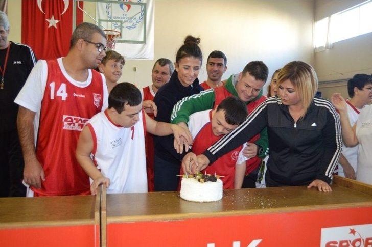 Ayvalık’ta Gençlik Merkezi’nden Engelli Sporculara Jest G3