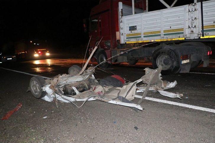Diyarbakır’daki Feci Kazada Otomobil İkiye Ayrıldı: 2 Ölü, 2 Yaralı G1