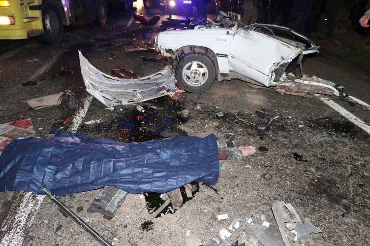 Diyarbakır’daki Feci Kazada Otomobil İkiye Ayrıldı: 2 Ölü, 2 Yaralı G2