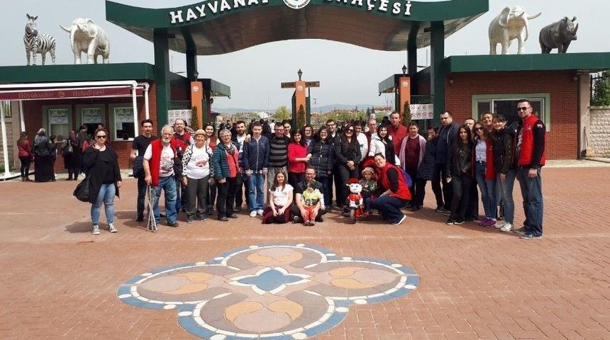 Vos26 G&ouml;n&uuml;ll&uuml;leri Otizmli &Ccedil;ocuklar İle Buluştu