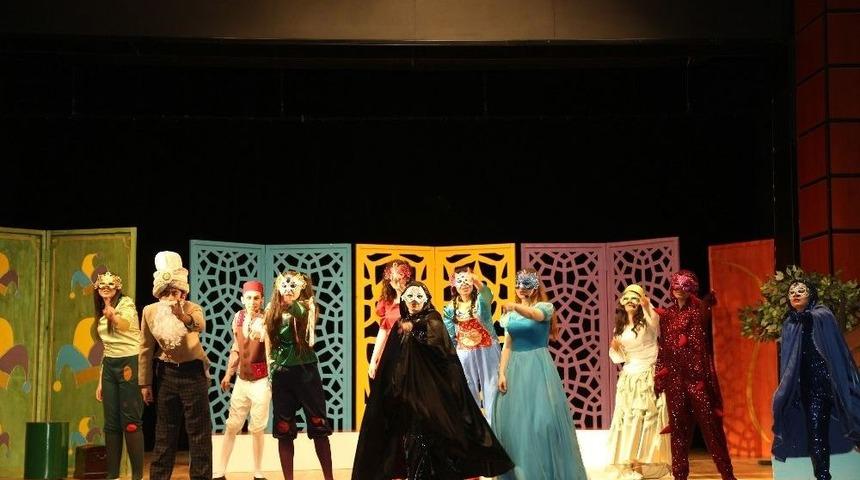 &lsquo;renkli Masallar&rsquo; &Ccedil;ocuklar İ&ccedil;in Perdelerini A&ccedil;tı