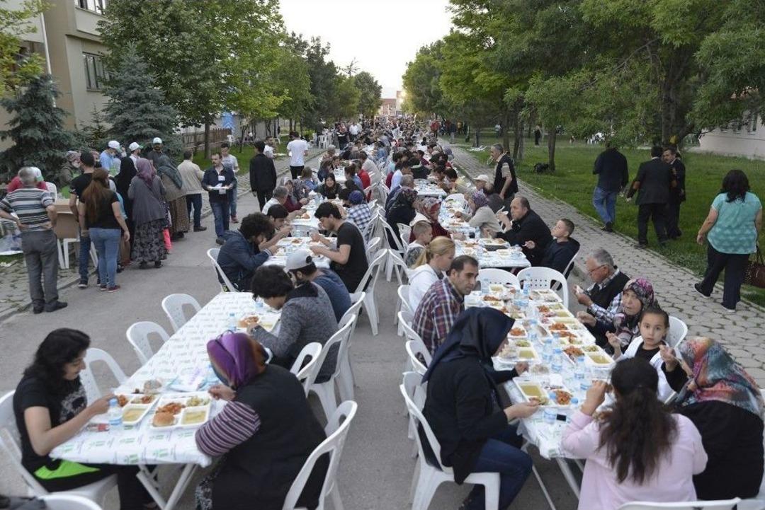 İftar Sofrası Şarh&ouml;y&uuml;k&rsquo;de Kuruldu