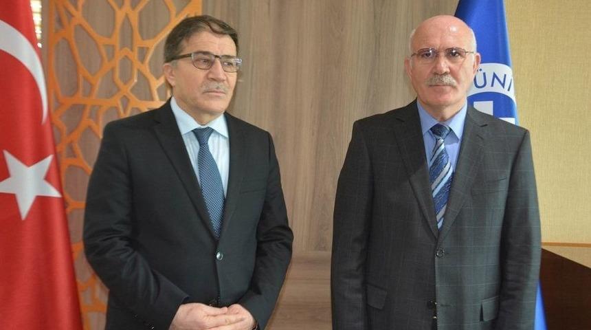 Uşak &Uuml;niversitesi&rsquo;nde Prof. Dr. Ekrem Savaş D&ouml;nemi Başladı