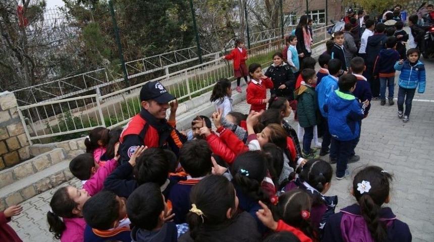 Mardin&rsquo;de &Ccedil;ocuklar G&uuml;venle Okula Gidiyor
