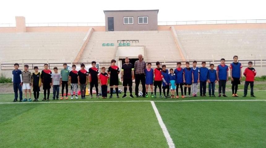Malazgirtli &Ccedil;ocuklara Futbol Eğitimi
