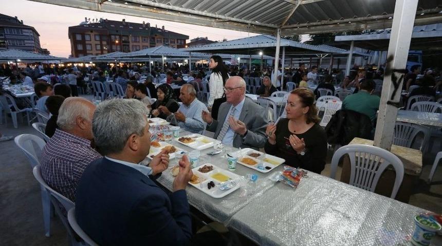 Yenikent&rsquo;te 4 Bin Yurttaş İftarda Buluştu