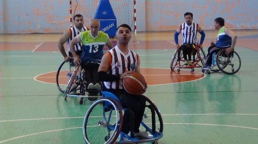 Kızıltepeli Engelli Basketbolcular Ligi Yenilgisiz Bitirdi