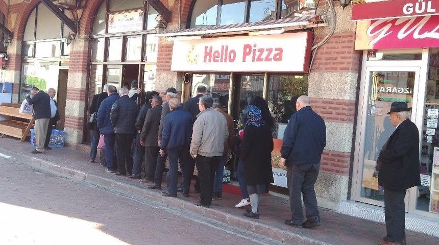 Cezaevi Satış Ofisinde G&uuml;nl&uuml;k Yumurta Kuyruğu