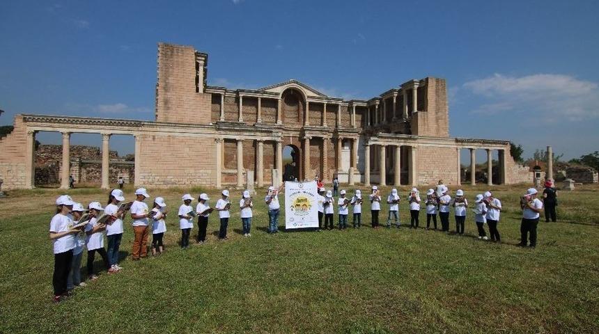 Öğrencilerden “okumak Yaşamaktır” Projesine Destek