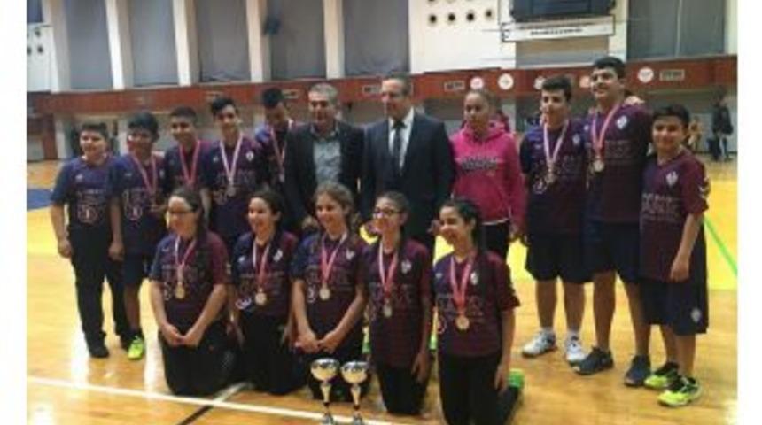 Badminton&rsquo;da Şampiyon Yakın Doğu Koleji