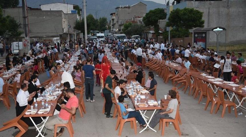 Yunusemre İftar Sofrasını Spil’de Kurdu