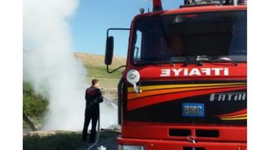 Çöplük Yangını Ekinlere Sıçramadan Söndürüldü