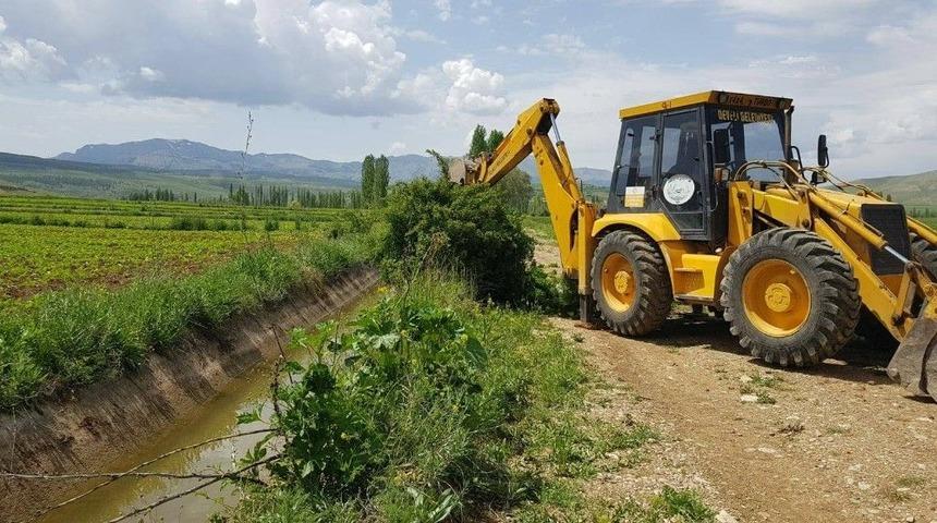 Develi&rsquo;de Mahallelerinde Yol Ve &Ccedil;evre D&uuml;zenleme &Ccedil;alışmaları Devam Ediyor