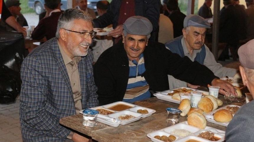 İn&ouml;n&uuml; Belediyesi Erenk&ouml;y&rsquo;de İftar Sofrası Kurdu