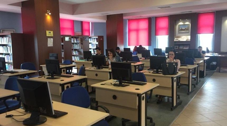 Halk K&uuml;t&uuml;phanesinde 60 Bin Kitap Okuyucuları Bekliyor