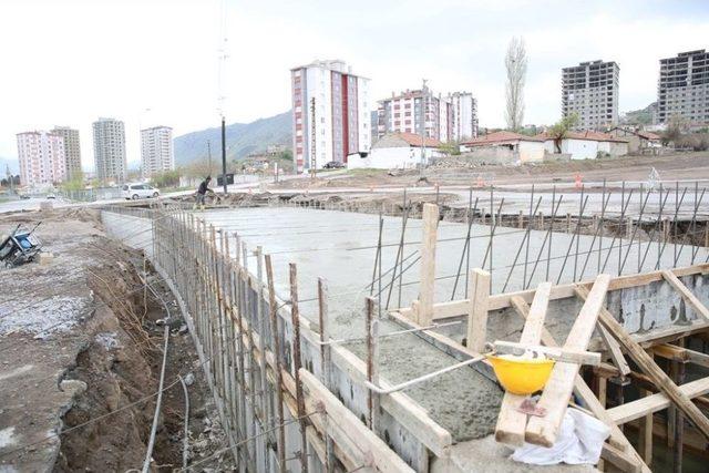 Melikgazi’de Taşkın Koruma Kanalı Ve Köprü İnşaatları Devam Ediyor