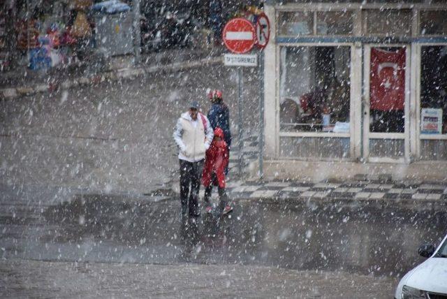 Balıkesir’in Yüksek Kesimleri Beyaza Büründü