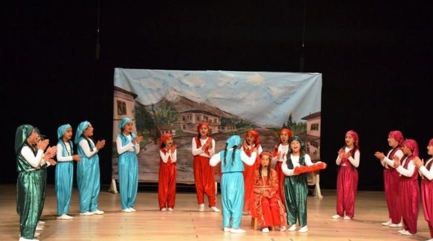 Biga&rsquo;da &lsquo;&ccedil;anakkale&rsquo;de D&uuml;ğ&uuml;n Var&rsquo; Oyunu Sahnelendi