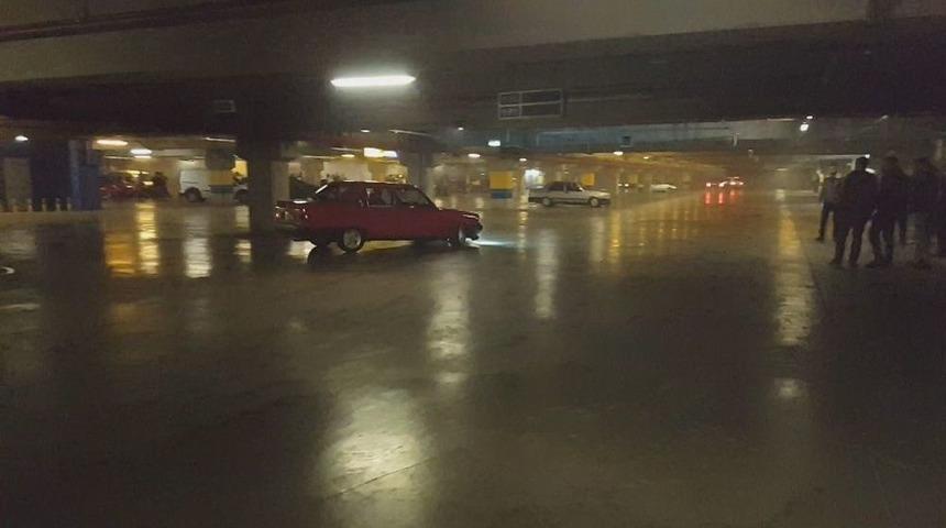 (özel Haber) Bayrampaşa’da Trafik Magandaları Bu Kez Halka Açık Otoparkta Sahneye Çıktı