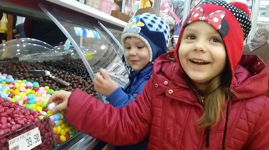 Bu D&uuml;kkanda &Ccedil;ocuklara Her G&uuml;n Bayram