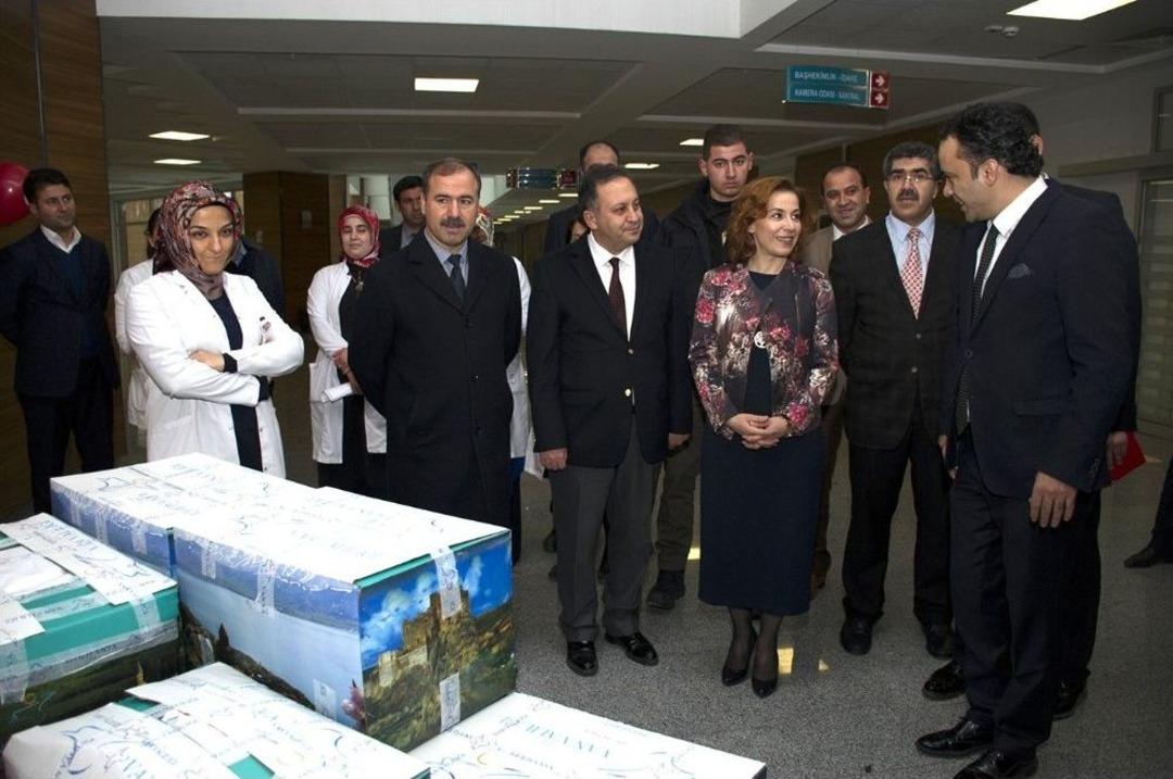 Vali Zorluoğlu&rsquo;nun Eşinden Minik Hayaller &Ccedil;ocuk Mağazasına Yardım