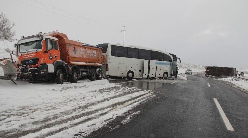 Bolu&rsquo;da, Tem Otoyolu&rsquo;nda Zincirleme Kaza: 6 Yaralı